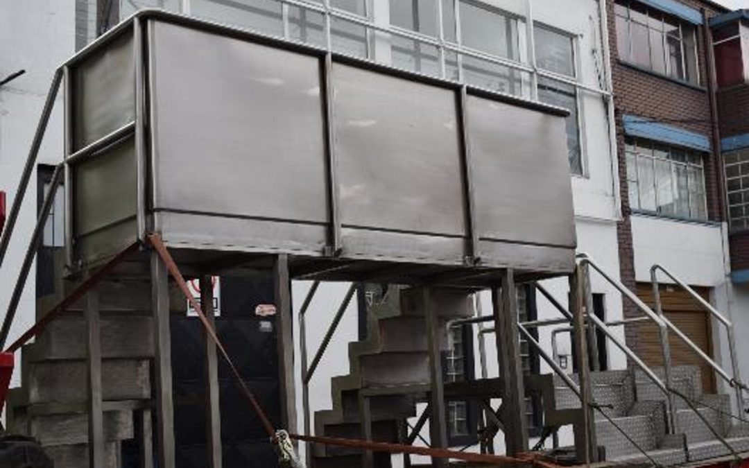 DISEÑO Y FABRICACIÓN DE PASARELA