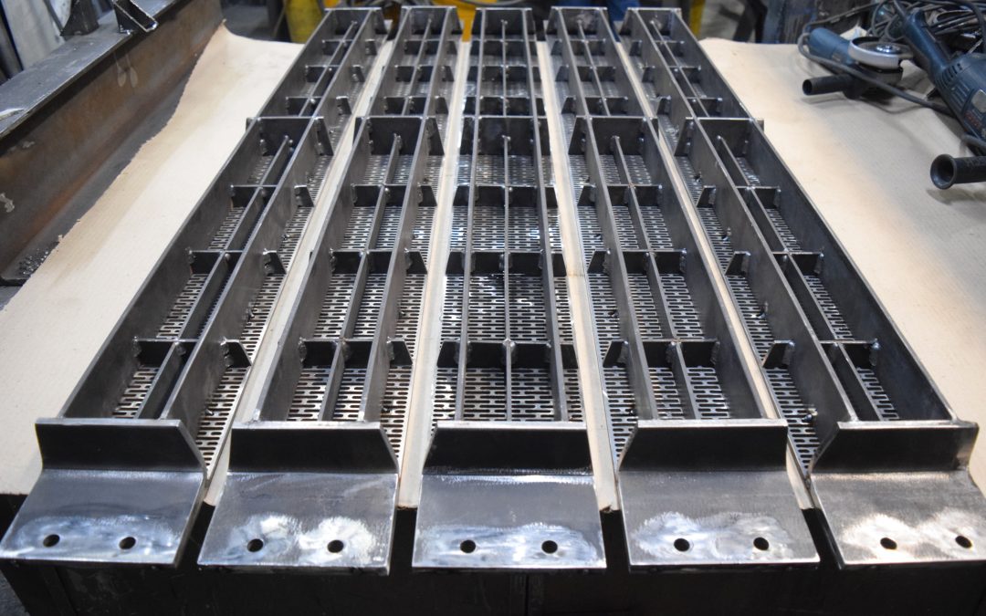 FABRICACION DE FLIGHTS PARA TRANSPORTADOR DE FORMACIÓN